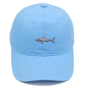 Casquette de baseball en coton bleu clair avec broderie requin et visière incurvée
