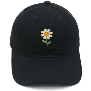 Klassische schwarze Baumwoll-Baseballkappe mit Gänseblümchen-Stickerei und gebogenem Schirm