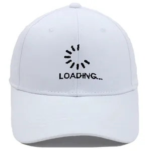 Berretto da baseball in cotone bianco con ricamo LOADING nero e visiera curva traspirante
