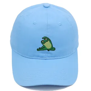 Hemelblauwe katoenen baseballcap met gedetailleerd borduursel van een yoga-kikker