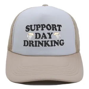 Détail de la casquette trucker Support Day Drinking avec devant blanc et filet kaki
