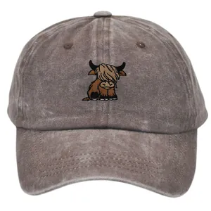 Cappellino da baseball marrone lavato vintage con ricamo di mucca e occhielli d'aria