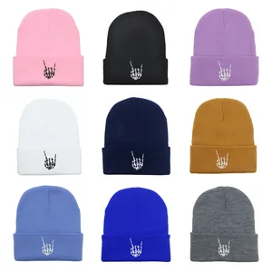 Berretto in Maglia Ricamato Con Mano di Scheletro Motivo Teschio di Halloween Caldo Cappello Invernale da Sci Per Uomo Donna Streetwear Punk Rock Cappello in Acrilico