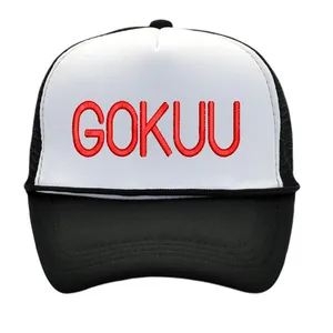 Klassische Mesh Trucker Cap mit roter GOKUU 3D-Stickerei auf weißer Vorderseite
