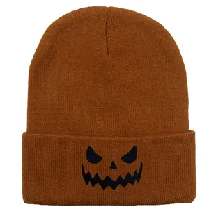 Berretto lavorato a maglia zucca di Halloween arancione con ricamo jack-o'-lantern