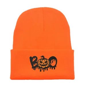 Bonnet orange d'Halloween avec broderie noire BOO et motif de citrouille gravé