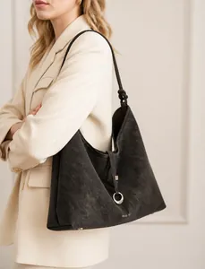 Grote bruine minimalistische draagtas met metalen ring en Muse Bag logo op de schouder