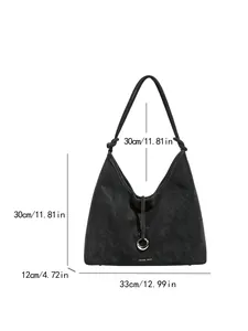 Minimalistische zwarte matte hobo-tas met Muse Bag-logo en zilveren ringaccent