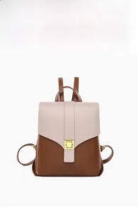 Front detail of bicolor backpack in beige and brown with golden square metal buckle