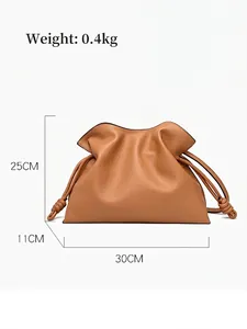 Braune Kunstleder-Cloud-Bag mit Kordelzug, Maße 30x25x11cm, Gewicht nur 0,4 kg