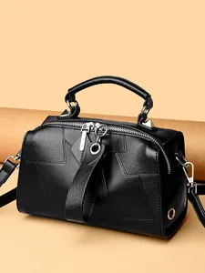 Modische schwarze Leder-Kissentasche mit Stern-Patchwork und silbernen Metallteilen