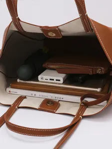 Bolso tote de cuero marrón con gran capacidad para paraguas, tableta y revistas