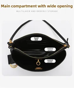 Detailansicht der schwarzen Rodeo-Tasche mit mehreren Fächern und Kartensteckplätzen