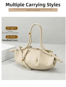 Détail du sac nuage avec bandoulière amovible et poignée supérieure ronde fixe