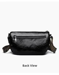 Vue arrière du sac en cuir noir plissé avec bandoulière tissée et poche zippée