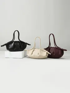 Sacs à main plissés minimalistes en noir, crème et bordeaux avec détails de nœuds élégants