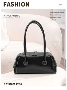 Detalle del bolso bowling de cuero negro brillante con costuras blancas y doble cremallera