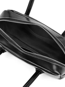Bolso bowling negro con costuras blancas y bolsillo interior con cremallera plata