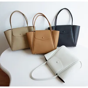 Borse a secchiello in pelle martellata nei colori beige, marrone, nero e bianco
