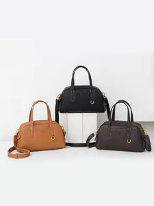 Set de tres bolsos tote retro de cuero marrón, negro y café con textura de lichi