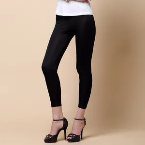 Women's silk blend double-sided knitted slim fit cropped leggings in black color
