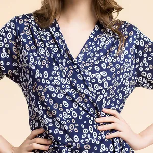 Cardigan élégant en soie bleu marine à col en V et manches trois-quarts pour femmes