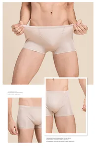 Gros plan sur le boxer sans couture en soie à haute élasticité pour hommes doré