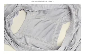 Détails des coutures fines et du tissu en soie lisse sur les sous-vêtements gris homme