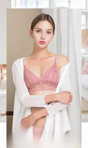 Détail du soutien-gorge en soie rose avec dentelle française fine et sans armature