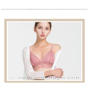 Détail du soutien-gorge en dentelle rose avec broderie florale et gilet transparent
