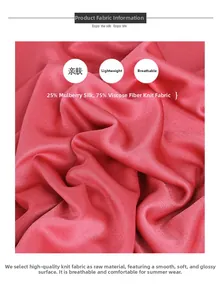 Détail du tissu en soie de mûrier rouge montrant une texture douce et brillante
