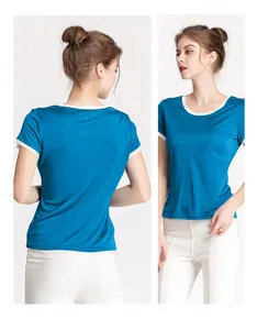 Vues avant et arrière d'un t-shirt en soie ajusté avec détails de col contrastés