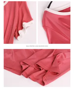 Détails du col rond contrasté et des poignets d'un t-shirt en maille de soie pour femme