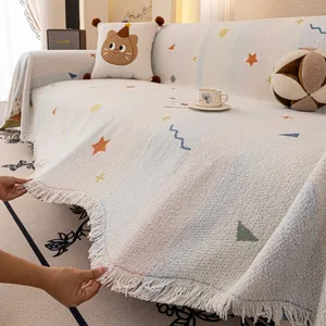 Copridivano invernale color crema con stelle colorate, motivi e frange lunghe