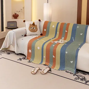 Copridivano spesso stile crema invernale con strisce vintage, nappe e morbida maglia