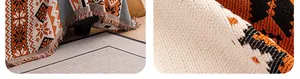 Nahaufnahme der Chenille-Sofahülle mit orangefarbenem Jacquard-Schneeflockenmuster