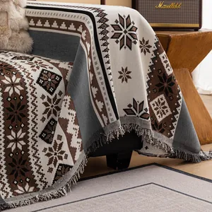Nordischer Chenille-Sofabezug mit Vintage-Schneeflockenmuster und Zierfransen