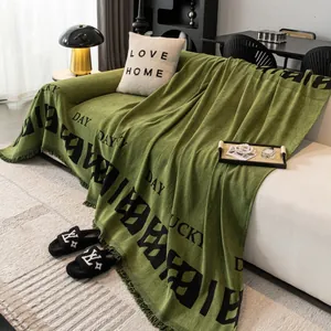 Housse de canapé en chenille vert rétro avec texte LUCKY DAY et bordures à franges