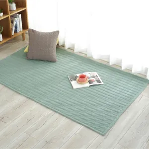 Alfombrilla acolchada de algodón verde con textura de rombos y base antideslizante