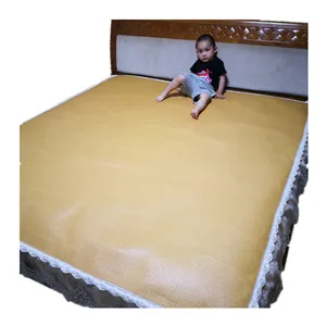 Summer woven fiber cooling mat with elegant white lace borders for double bed usage