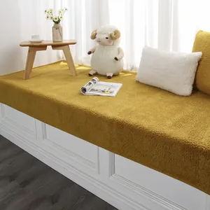 Tapis de fenêtre épais en laine d'agneau jaune gingembre avec texture pelucheuse