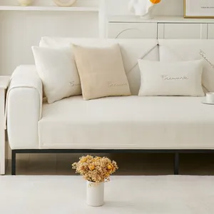 Dicke Sofaauflage aus Milchsamt mit rutschfester Textur und eleganter Stickerei