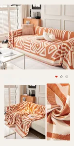 Details des böhmischen orangefarbenen Sofaüberwurfs aus Chenille mit Fransenrändern