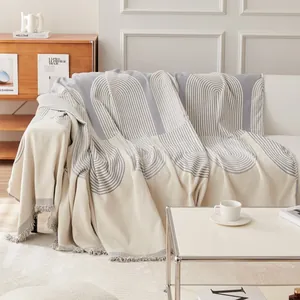 Housse de canapé réversible en chenille avec motifs d'arches et bordures à franges