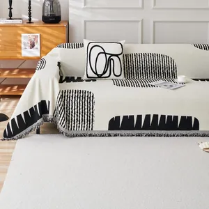 Moderner Chenille Sofaüberwurf mit schwarzen abstrakten Mustern und Fransen in Cremeweiß