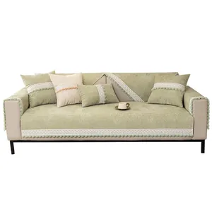 Copridivano in ciniglia verde chiaro stile francese con jacquard e bordo in pizzo
