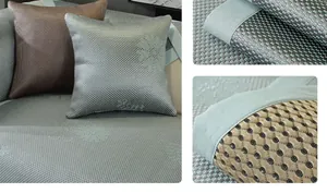 Détail de la face antidérapante et de la texture tissée du tapis de canapé d'été