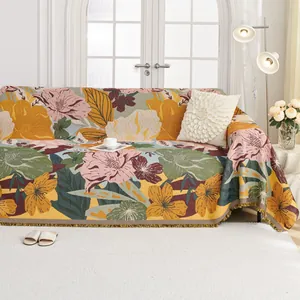 Copridivano vintage floreale in tessuto spesso intrecciato con nappe decorative per la casa