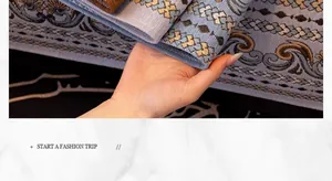 Détail macro du tissu chenille bleu épais avec motifs tissés et finitions de bords durables