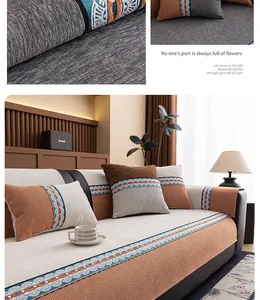 Detailopname van de chenille bankhoes met blauw geweven patroon en stikselafwerking
